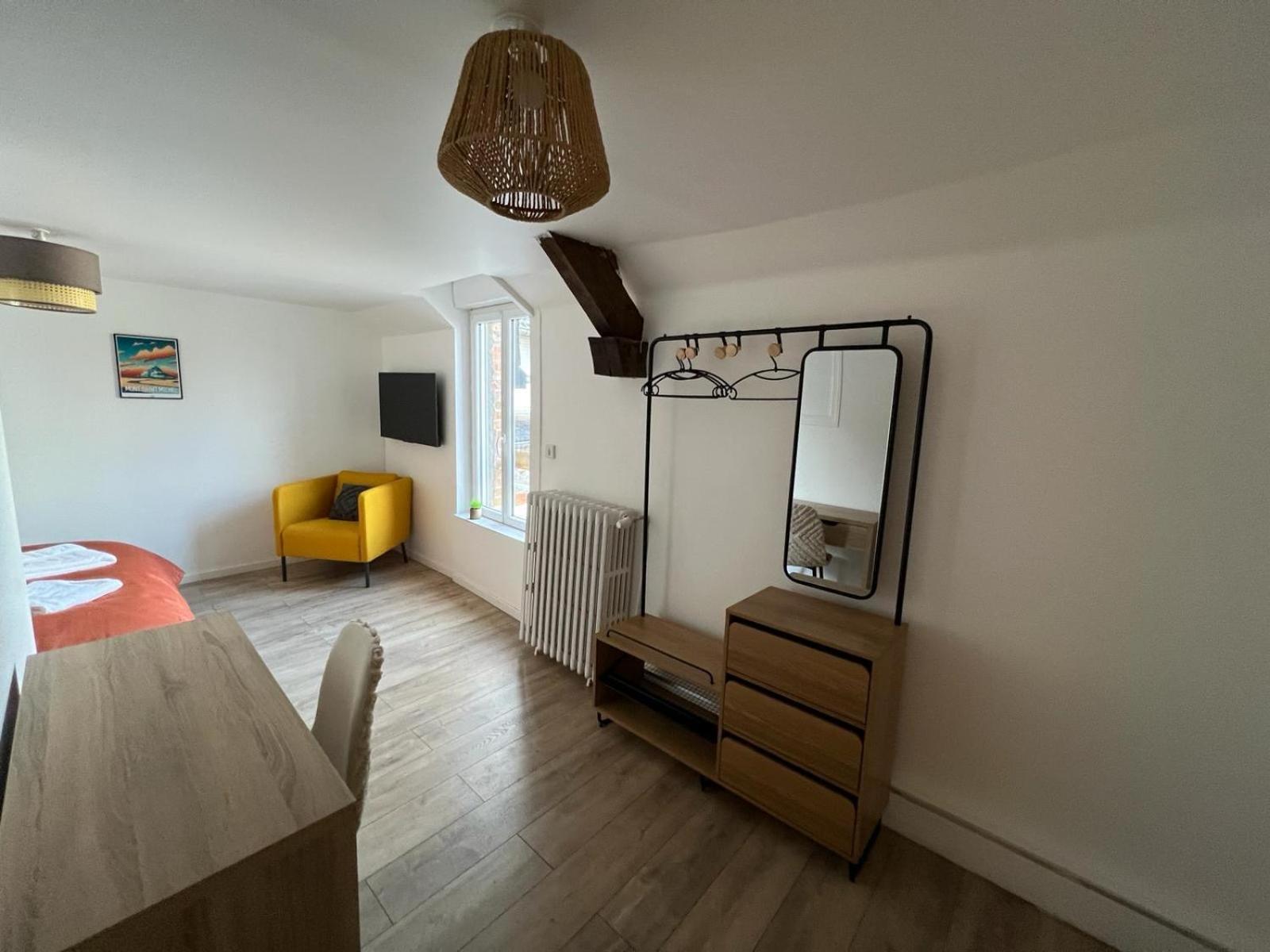 Proche Chateau - Calme, Confortable, Equipe Apartment Fougeres